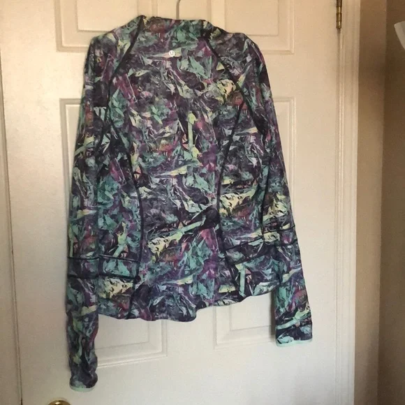 Lululemon reversible jacket - Picture 2 of 8